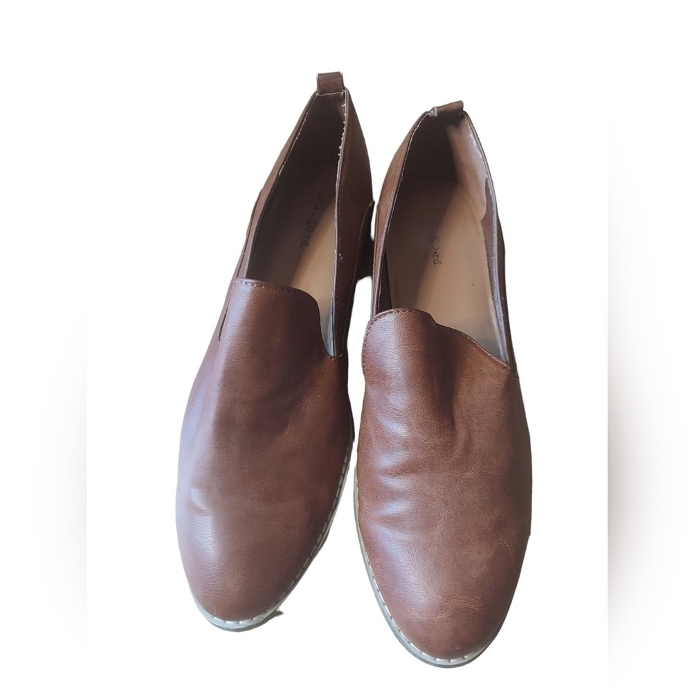 9.5 indigo rd. Brown flats‎